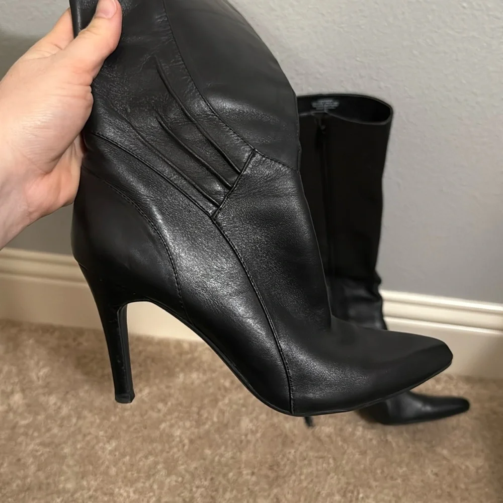 Nine West Women’s Black Leather Equestrian Stiletto Boots size 6 EUC - Picture 4 of 8